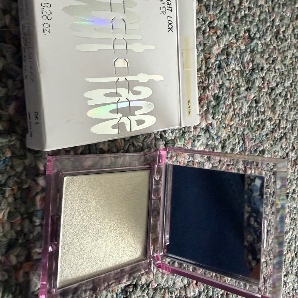 About-Face Light Lock Powder - Silver - Picture 4 of 6